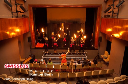 Schüler im Theater. Elèves au théâtre. Studenti a teatro.